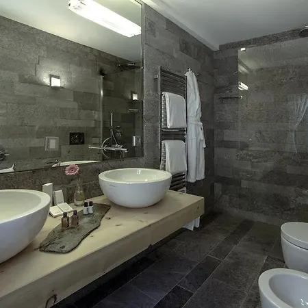 Hotel Chesa Stuva Colani 4*