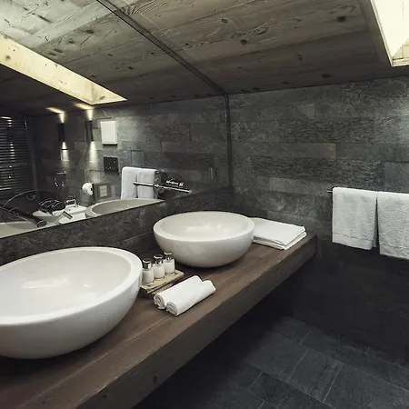 Chesa Stuva Colani Hotell 4*