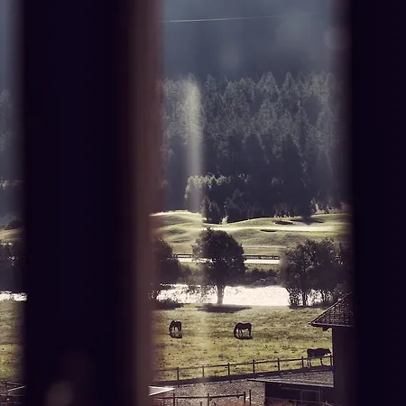 Szálloda Chesa Stuva Colani 4*